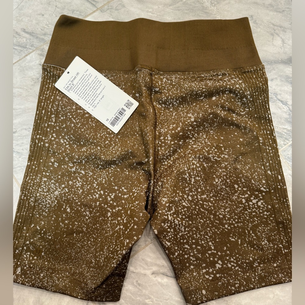 Lululemon 8” Ebb to street HR shorts